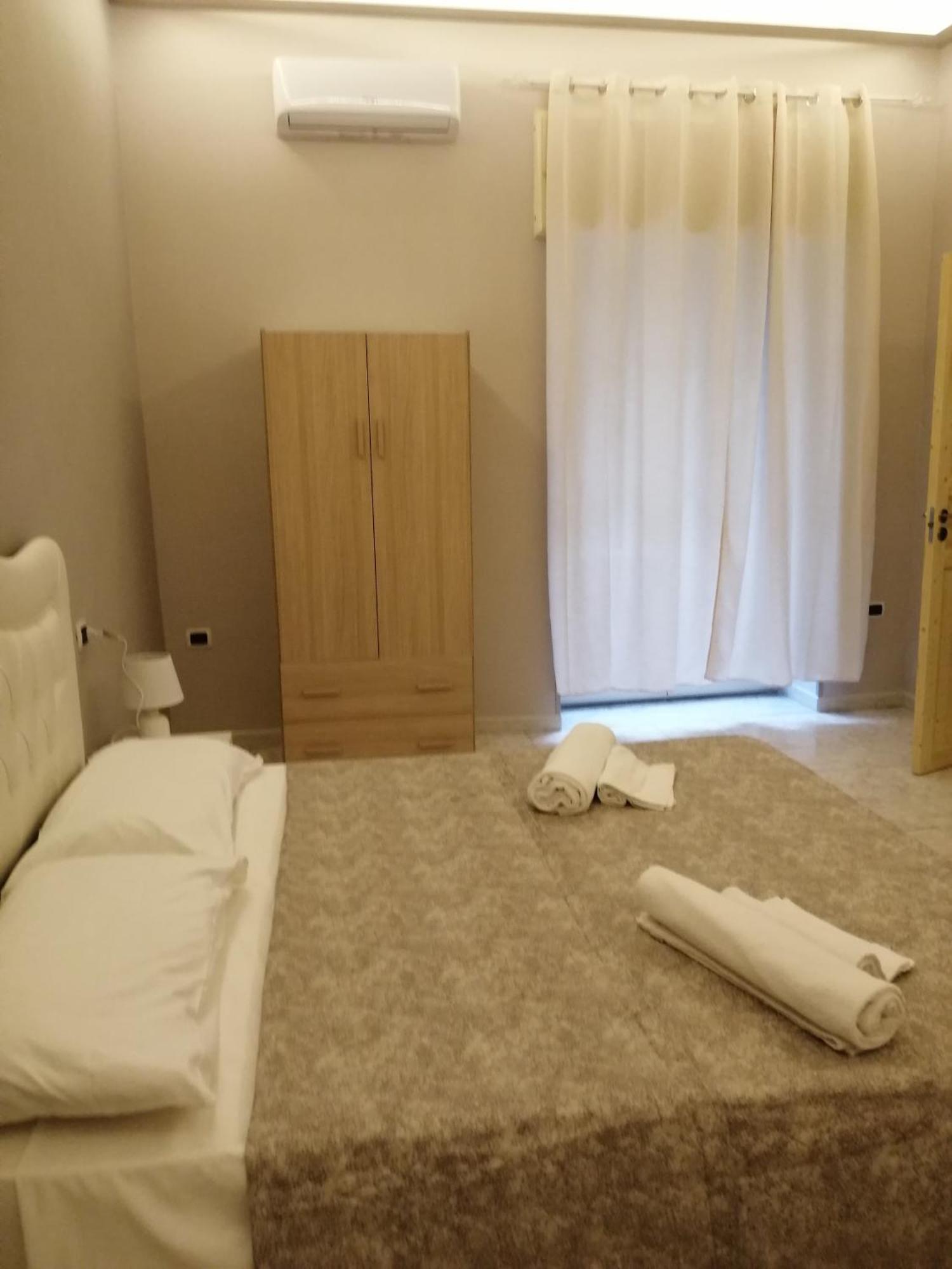 Guest House Francesco Наполи Екстериор снимка