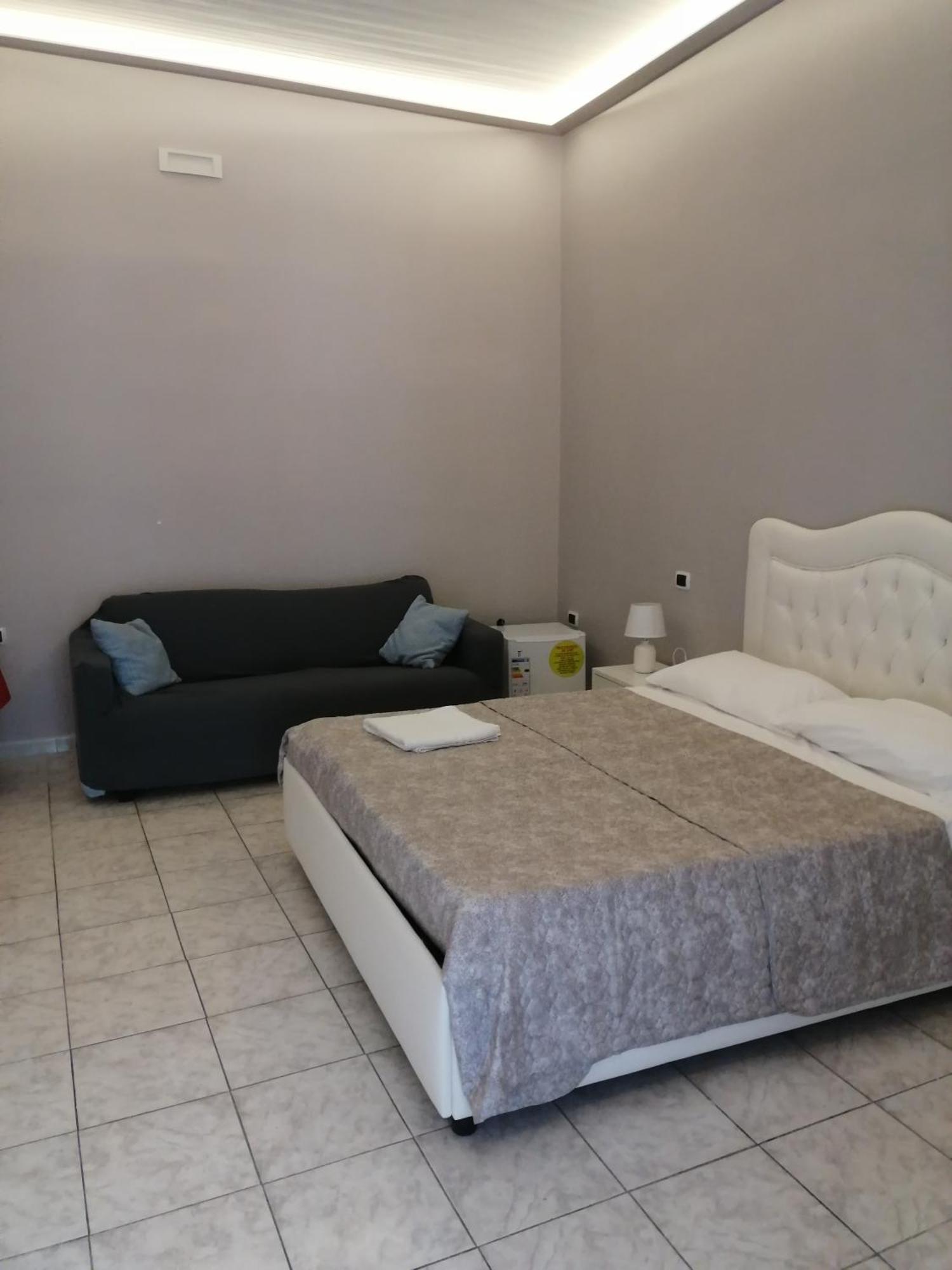 Guest House Francesco Наполи Екстериор снимка