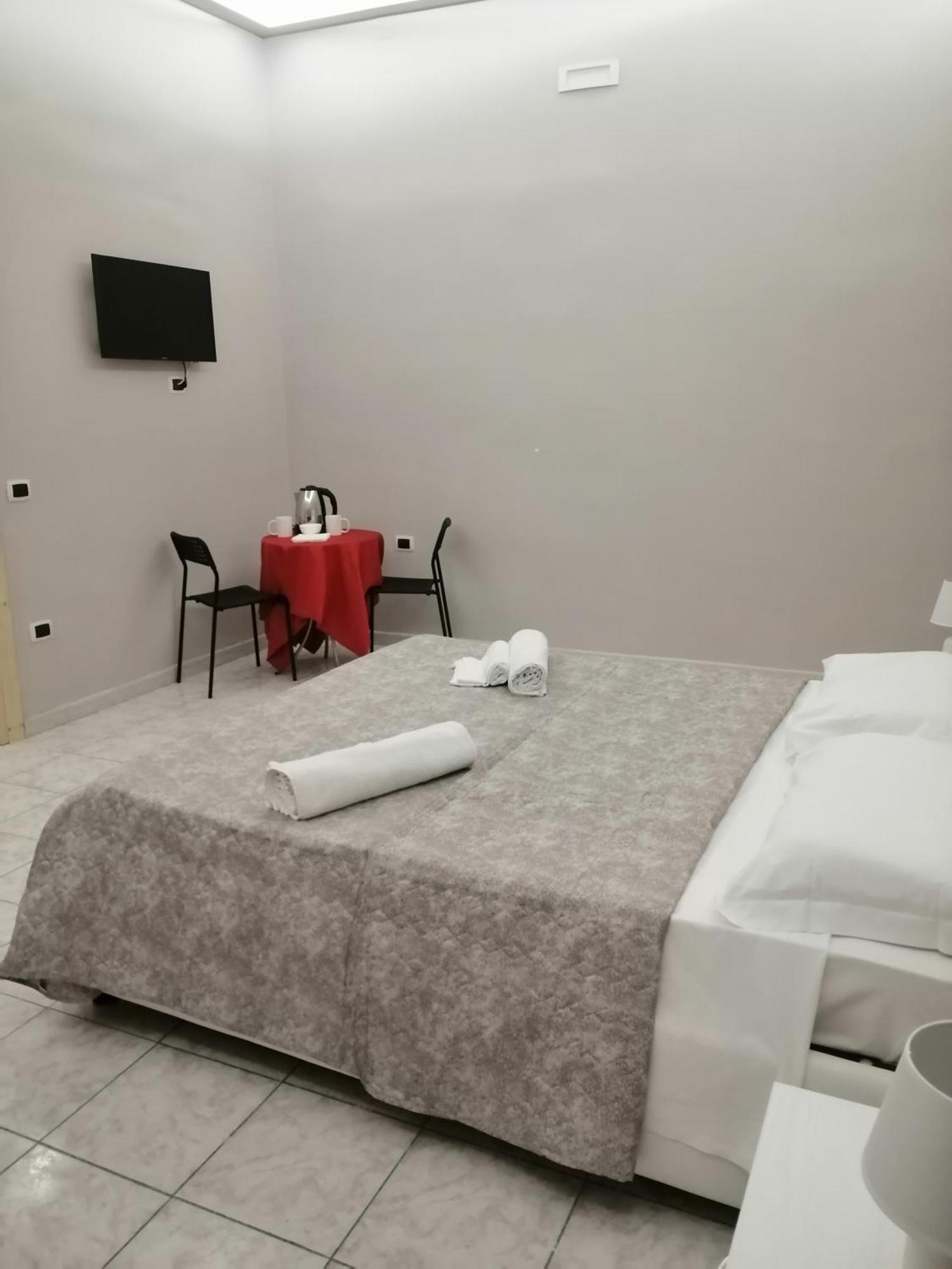 Guest House Francesco Наполи Екстериор снимка