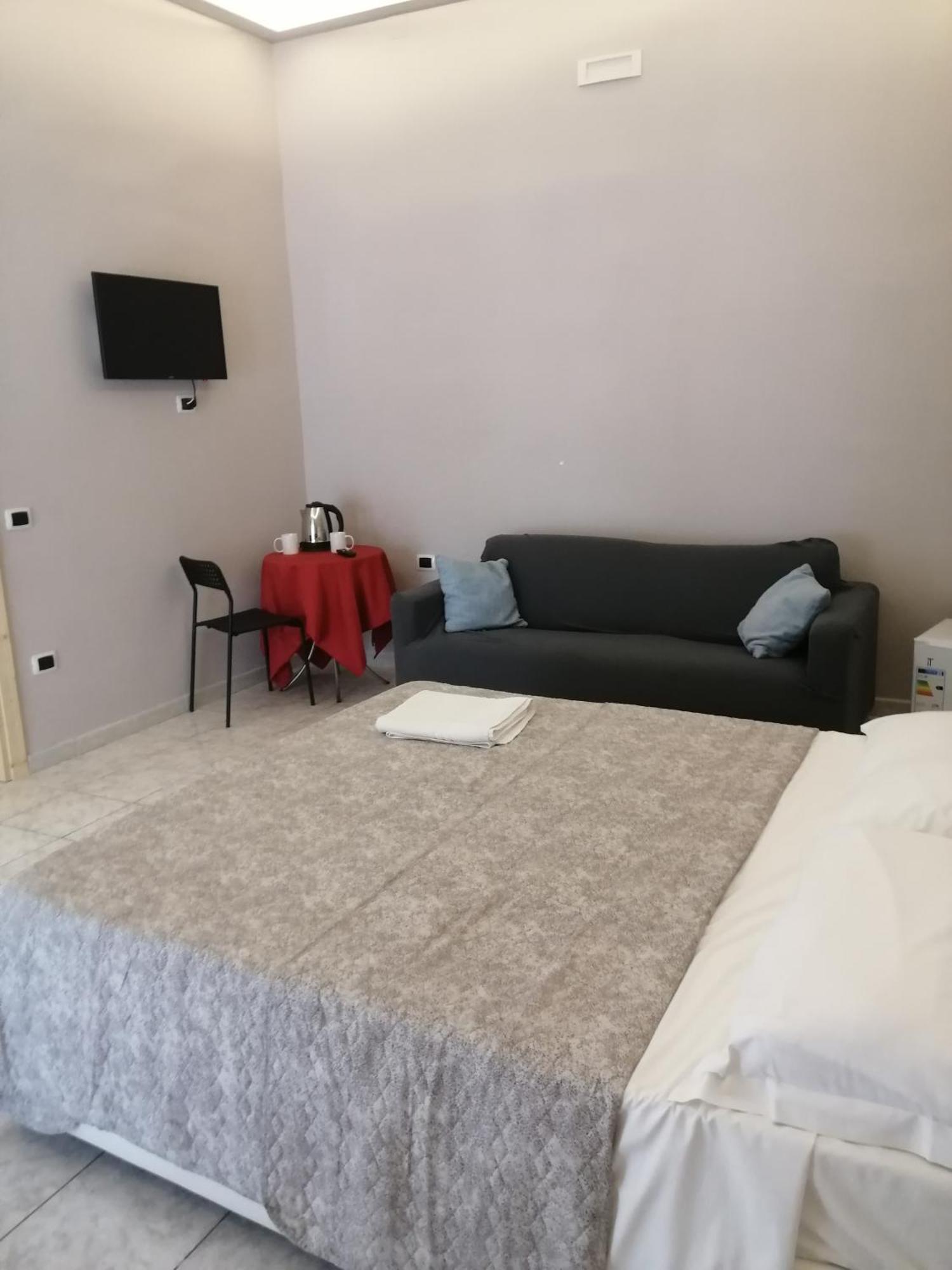 Guest House Francesco Наполи Екстериор снимка
