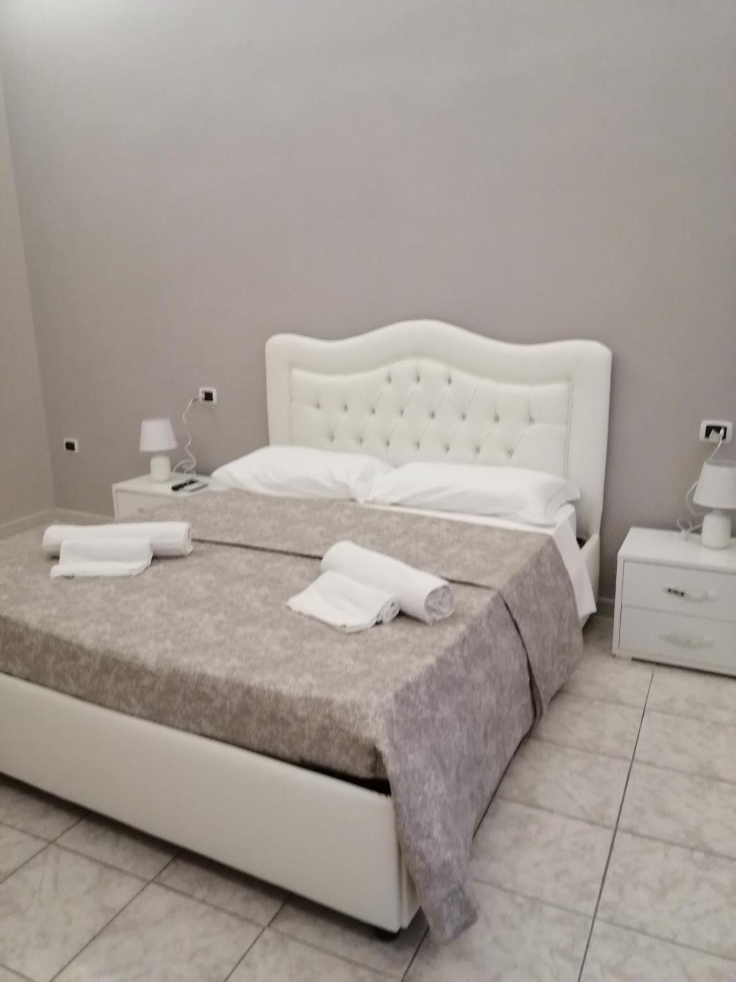 Guest House Francesco Наполи Екстериор снимка