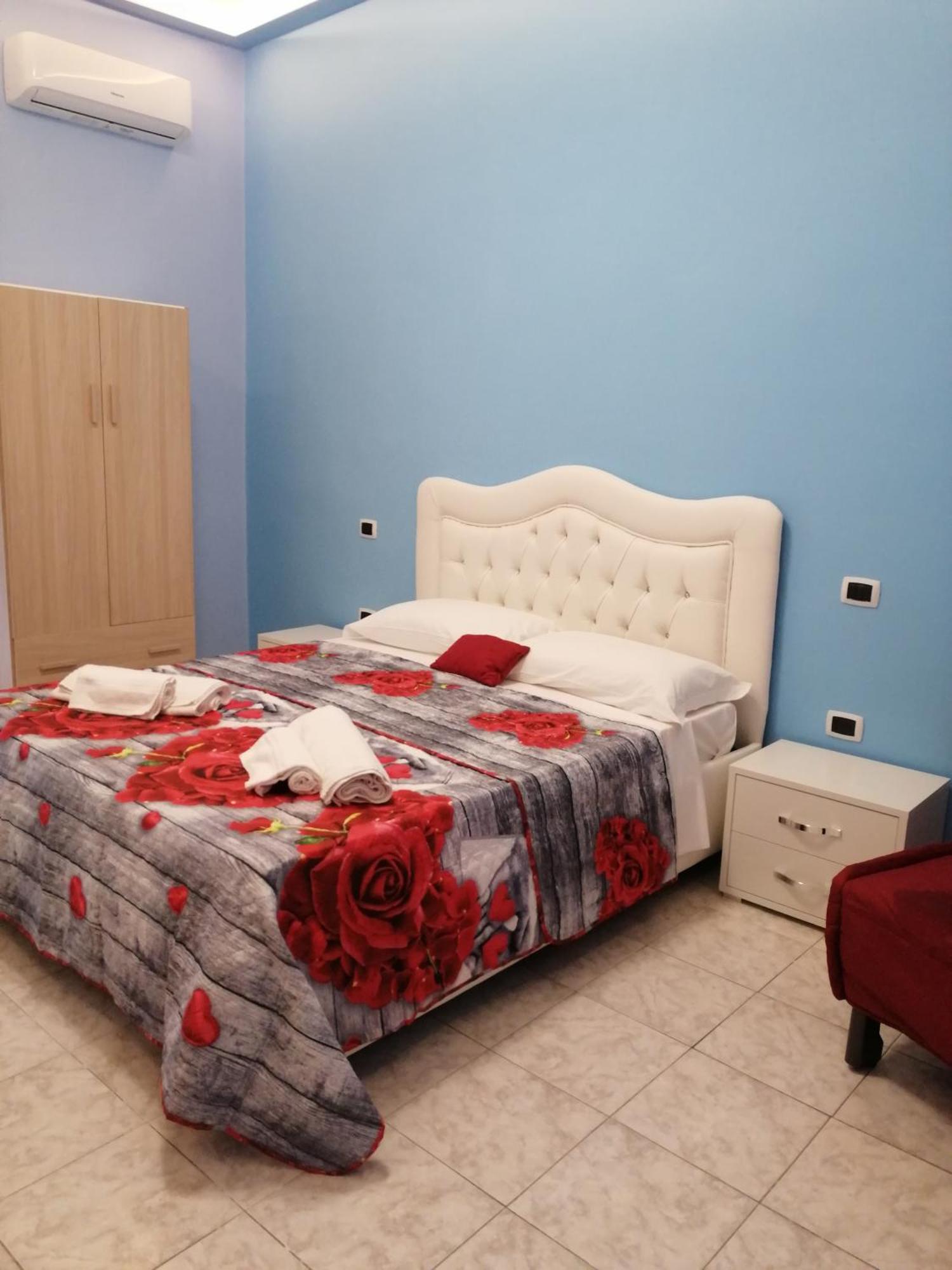 Guest House Francesco Наполи Екстериор снимка